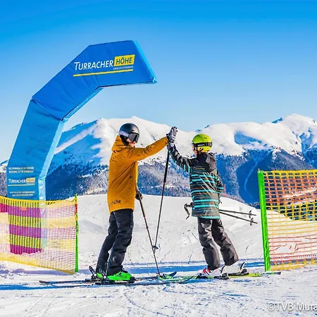 Σπίτι διακοπών Spacious Chalet Near The Ski Area *