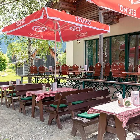 Σπίτι διακοπών Spacious Chalet Near The Ski Area